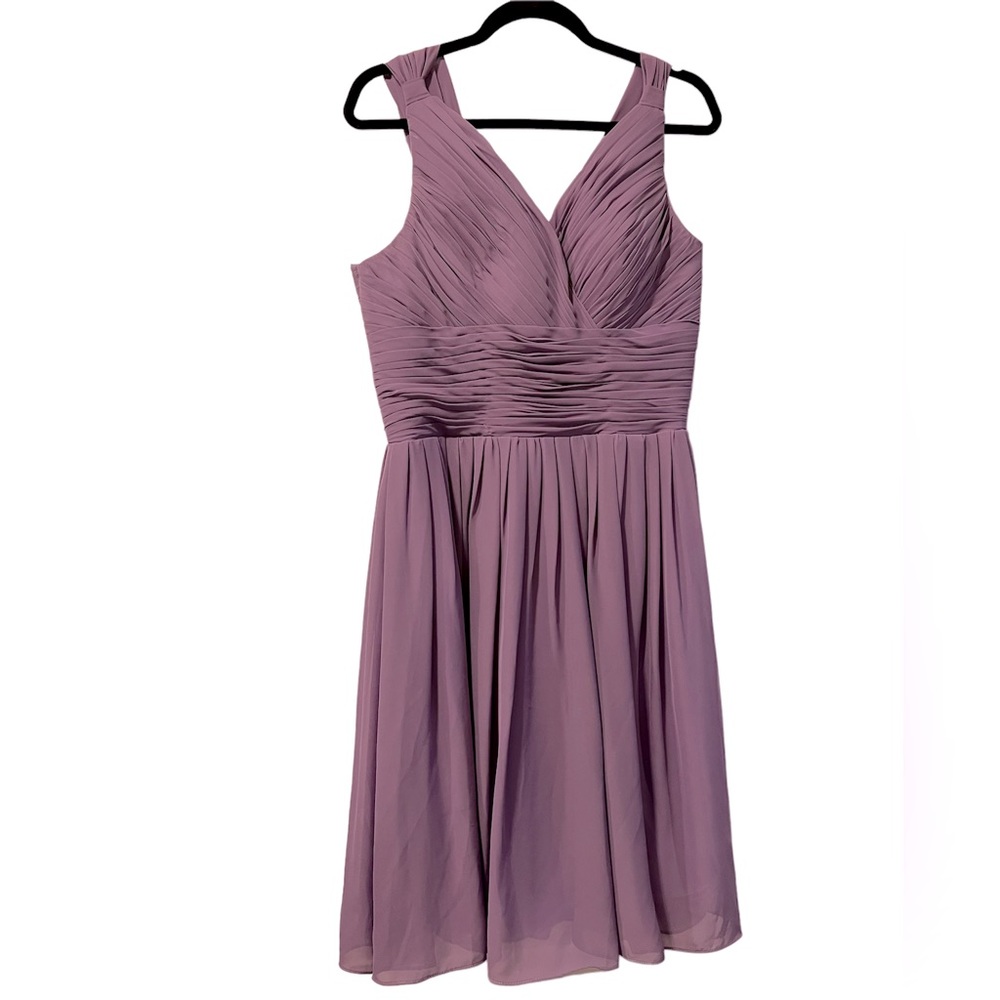 UW DRESSES Lilac Simple V-neck Sleeveless Chiffon Knee Length Homecoming Dress